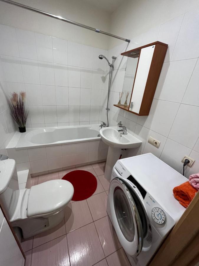 Lovely Apartments In Imanta With Free Parking Riga Exterior foto
