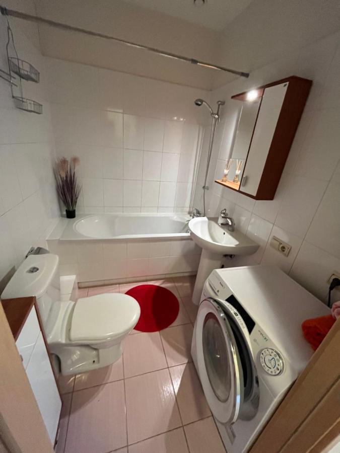 Lovely Apartments In Imanta With Free Parking Riga Exterior foto